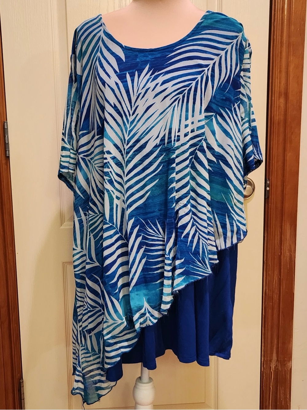Catherines Blue & White Tropical Palm Leaf Tunic 2X 22/24W Asymmetrical